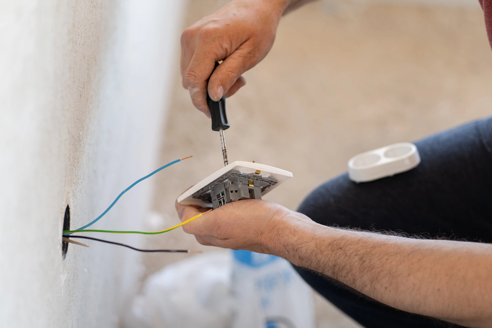 Salle serveur professionnelle avec équipements réseau actifs